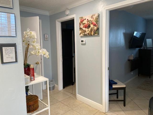 Apartment Modern 2/1 Near Midtown&beaches Miami